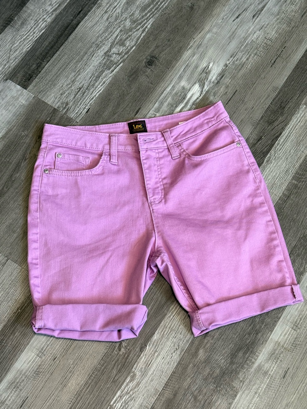 Lee Pink Rolled-Hem Bermuda Shorts size Medium